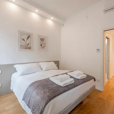 Royal Duomo Apartment Milan